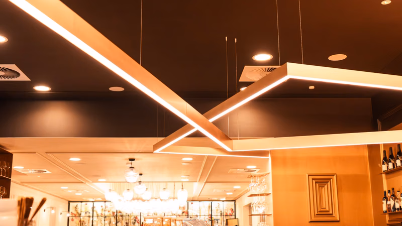 Bar · Deckenleuchte Design — The Fritz Hotel Düsseldorf