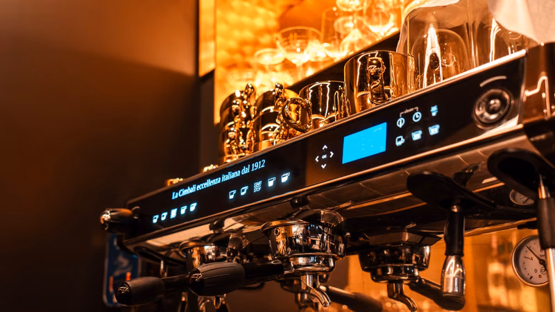 Bar · Espressomaschine La Cimbali — The Fritz Hotel Düsseldorf