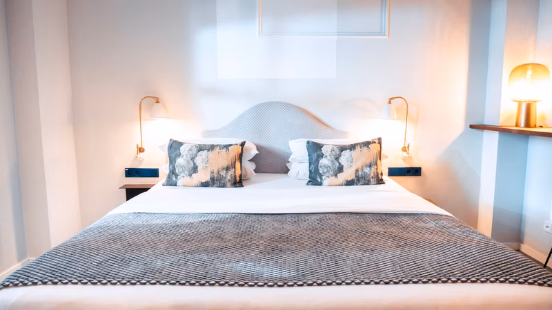 Zimmer · Doppelbett Übersicht — The Fritz Hotel Düsseldorf