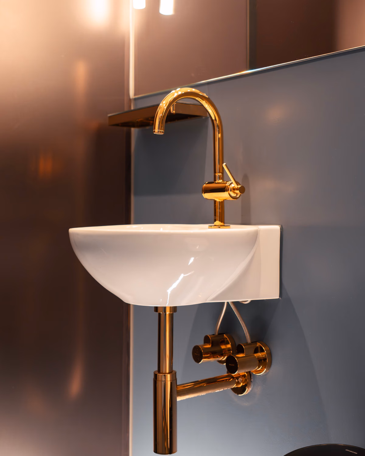 Bad · Armatur Gold Detail — The Fritz Hotel Düsseldorf