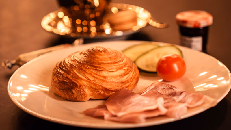 Frühstück · Croissant Schinken — The Fritz Hotel Düsseldorf