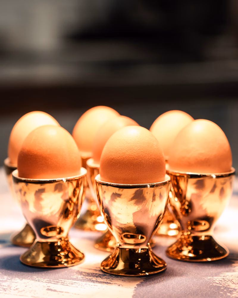 Frühstück · Eier Eierbecher Gold — The Fritz Hotel Düsseldorf