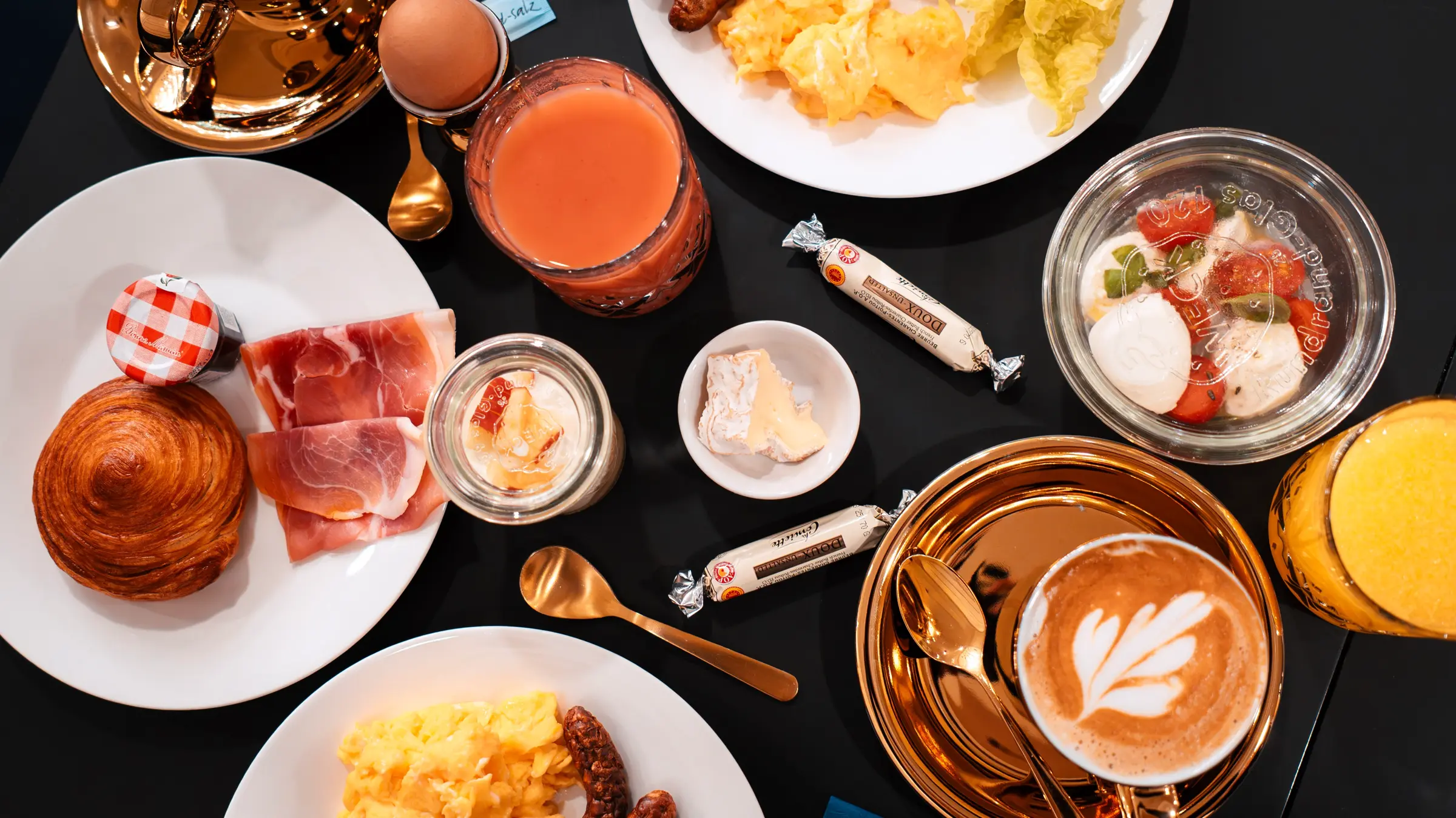 Frühstück · Tisch Übersicht — The Fritz Hotel Düsseldorf