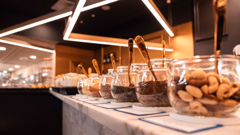 Frühstücksbuffet · Müsli Nüsse — The Fritz Hotel Düsseldorf
