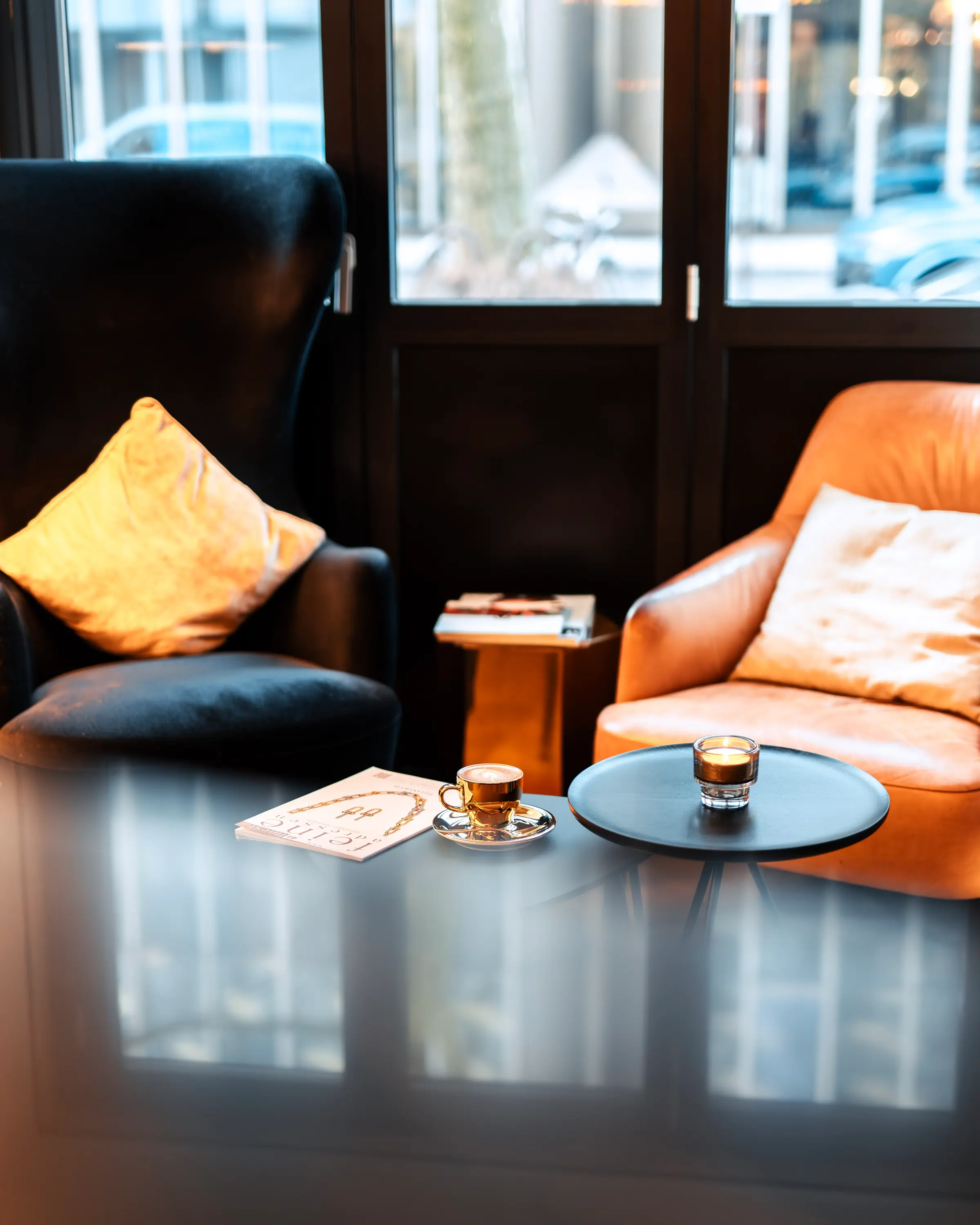 Lobby · Espresso Am Fenster — The Fritz Hotel Düsseldorf